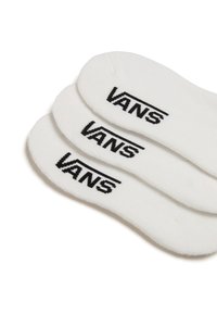 Calcetines de algodón blancos con una textura suave, que presentan un logo negro de "VANS" y un diseño sencillo. Cada par muestra una forma de puntera redondeada sin costuras.
