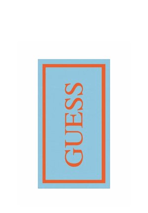 Tarjeta rectangular azul con un borde naranja y la palabra "GUESS" escrita verticalmente en letras naranjas.