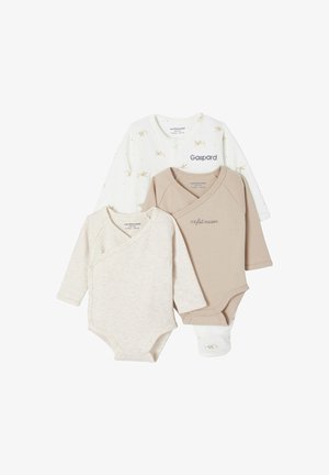 Set aus drei Babybodys: einer in Weiß mit Tiermuster, einer in Beige einfarbig und einer in Hellgrau im Wickelstil, alle mit langen Ärmeln und Druckknöpfen.