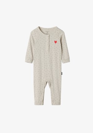 Beige katoenen babyromper met zwarte stippen, lange mouwen, een knoopsluiting en een rood hartmotief op de borst. Drukknoopjes aan de onderkant.