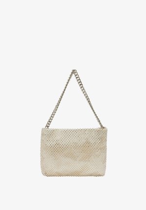 Fémes krémszínű kézitáska láncos pánttal, téglalap alakú, texturált hálós külső résszel, és diszkrét fénylő felülettel. Kis, kerek perforációkkal rendelkezik.