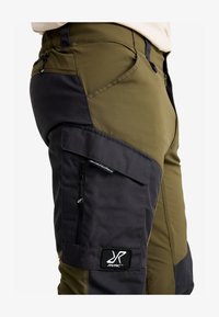 Unselected, dark olive