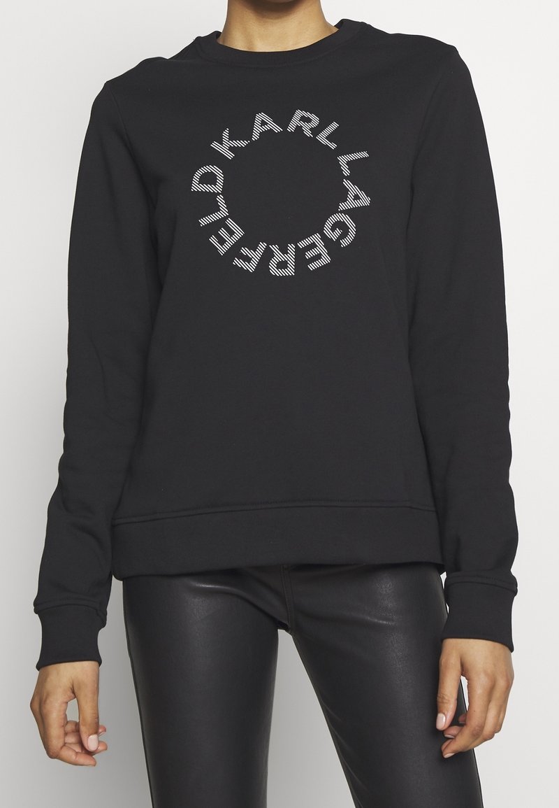 Sweat-shirt noir en coton, doté d'un logo circulaire avec "KARL LAGERFELD" en imprimé texturé, col rond et poignets côtelés.
