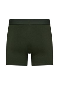 Bomuldsboxershorts i olivengrøn med en blød elastisk talje, glat tekstur og en tætsiddende pasform, set fra ryggen.