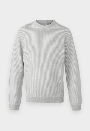 Lys grå ribbestrikket genser med rund hals, lange ermer og rett kant. Laget av mykt, teksturert stoff.