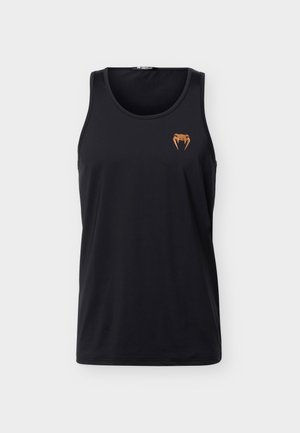 Čierne športové tielko bez rukávov s okrúhlym výstrihom a malým oranžovým hadím logom na hornej ľavej strane hrudníka, veľkosť stredná.