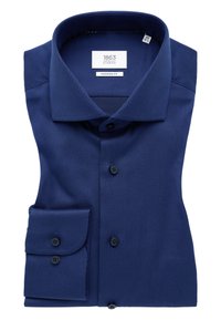 Navyblauwe dress shirt in een moderne pasvorm met textuurstof, standaard kraag en een patch pocket met twee knopen op de manchetten.