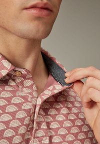 Next TEXTURED - Polosärk - pink white