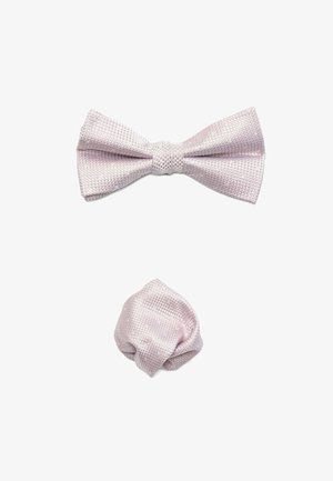 Roze gestructureerde vlinderdas met een bijpassende voorgespannen knoop. Het materiaal is een geweven stof, met een subtiele glans en een rasterpatroon.