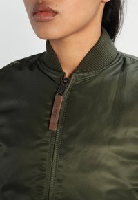 Alpha Industries Bombera - darkgeen