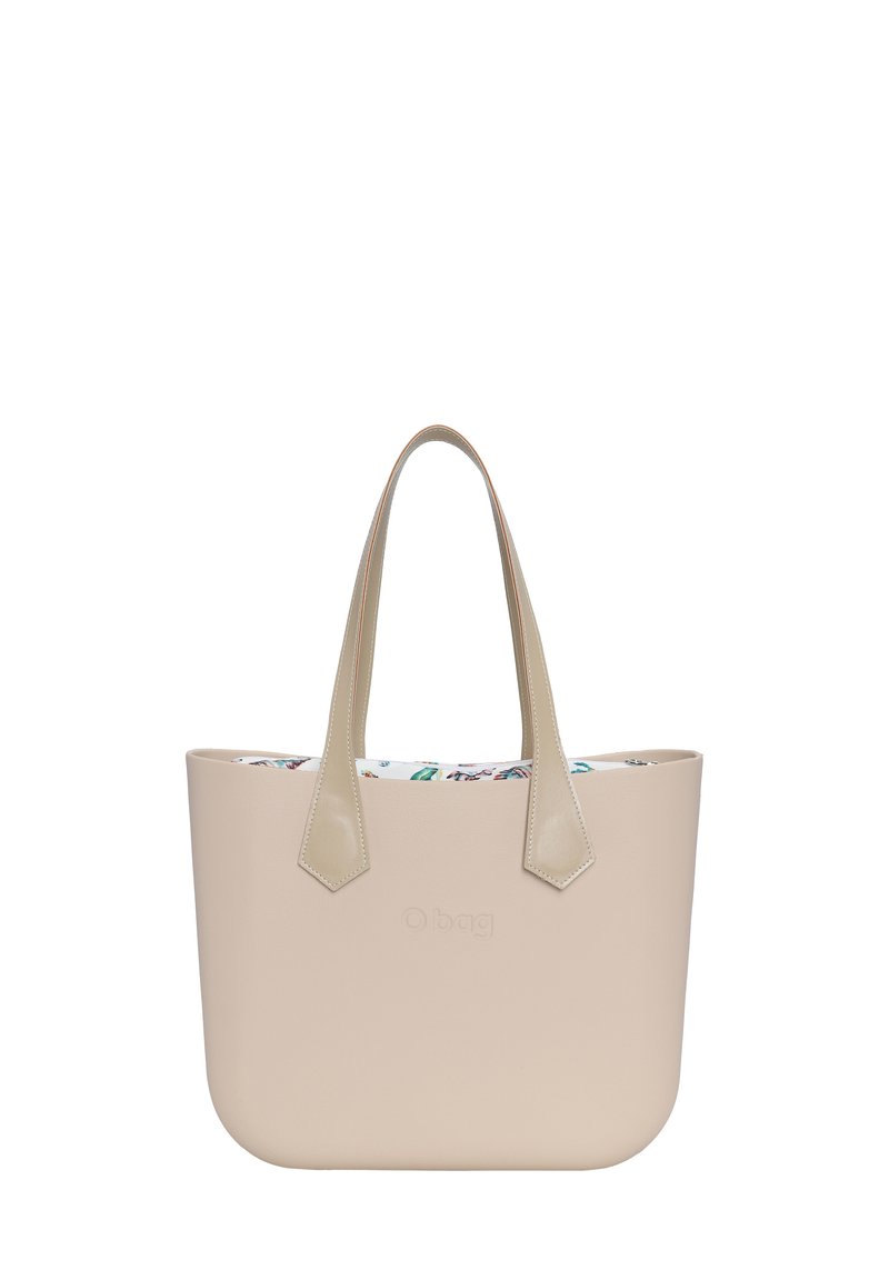 Beżowa torba typu tote wykonana z miękkiego materiału gumowego, z dwiema płaskimi rączkami i kolorowym wnętrzem w kwiatowy wzór. Logo O bag z przodu.