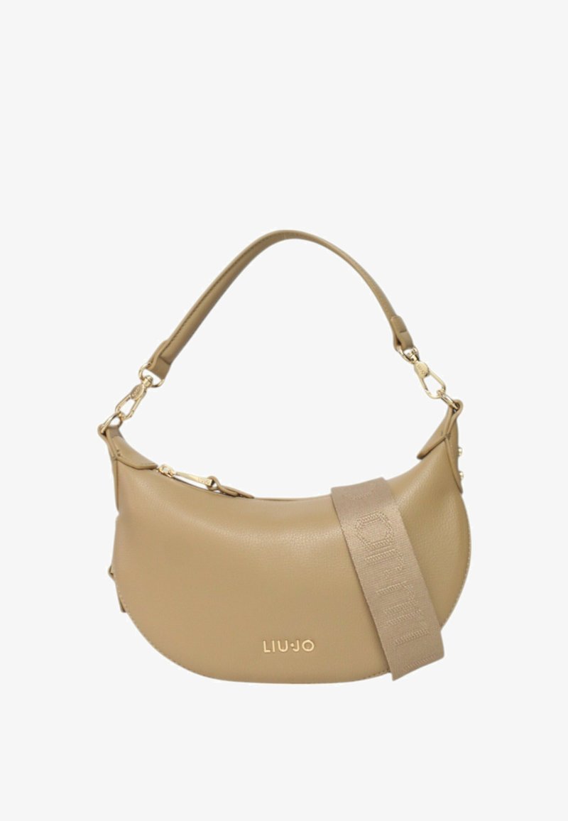 Borsa a spalla beige realizzata in pelle sintetica testurizzata, caratterizzata da una forma curva, hardware dorato e una tracolla rimovibile con dettagli del logo.