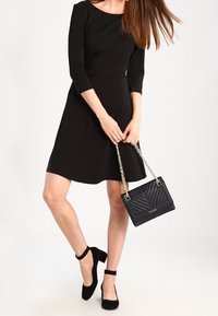 Zalando Essentials Sukienka z dżerseju