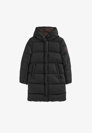 Giacca imbottita nera con cappuccio, chiusura con zip e bottoni a pressione, due tasche frontali e trama trapuntata con cuciture orizzontali.