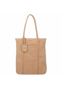 Bolso tote de cuero beige con textura suave, doble asa, bolsillo frontal y etiqueta de marca. Forma rectangular con sutiles detalles de costura.