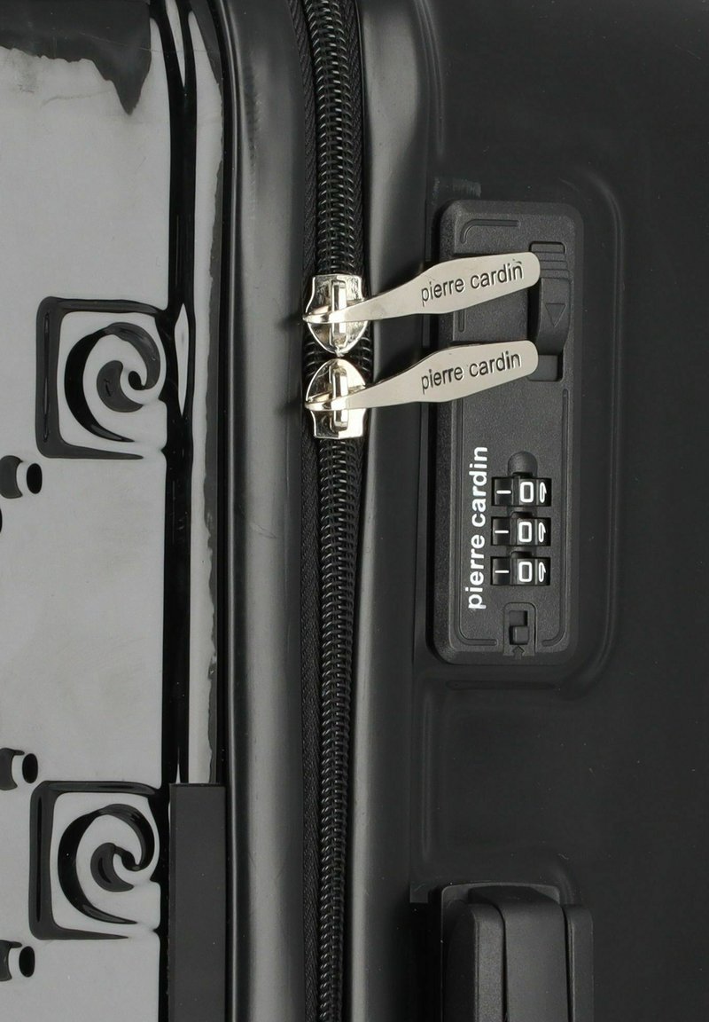 Valise Cabine Pierre Cardin – Noire – 44x32x15 Cm – Souple Avec Bandoulière – Occasion