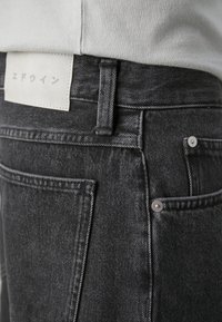 Edwin MATRIX PANT - Vaqueros boyfriend - black/matt wash