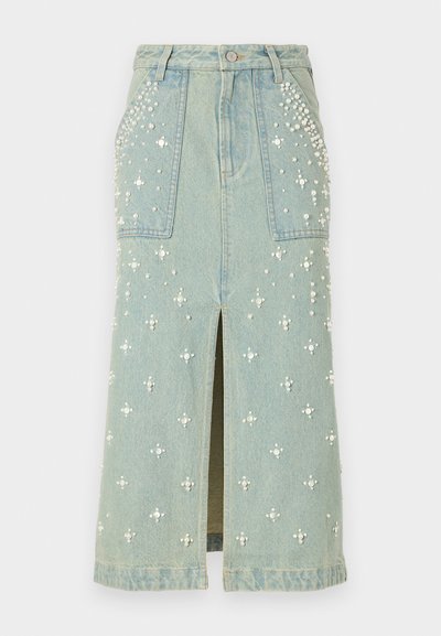 Denim skirt in light blue with pearl embellishments. Features a front slit and two large front pockets. Mid-length design with a classic cut.