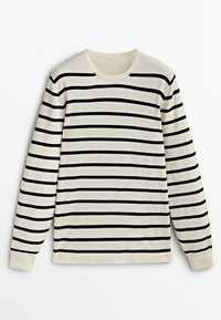 Pull en maille crème à manches longues avec rayures horizontales noires, col rond, poignets côtelés et ourlet droit.