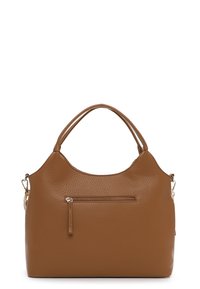 Bruine leren handtas met een gestructureerd oppervlak, een gebogen silhouet, dubbele korte handvatten en een voorvak met ritssluiting. Voorzien van hardware-accenten in goudkleur.