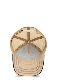 Gorra de béisbol color beige con parte trasera de malla, con visera curvada, costuras negras y una etiqueta interna con "THE FARM" impresa en marrón.