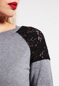 mint&berry Sweter