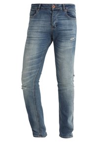 Jeans skinny in denim blu chiaro con lavaggio sfumato. Presentano dettagli strappati sulle ginocchia e design standard a cinque tasche.
