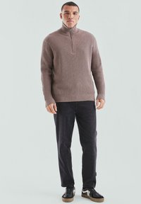 QS - Sweter