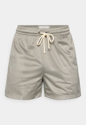 Pantaloncini sportivi da uomo in tessuto a rete grigio chiaro, con chiusura a coulisse e texture traforata per la traspirabilità.