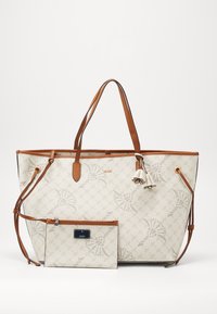 Beige tygväska med bruna läderdetaljer, blommönster, dubbla handtag och en avtagbar dragkedjeficka. Inkluderar dekorativa charmar.