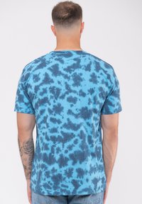 Paradiso Clothing THE BEATLES LET IT BE SONGS DIP DYE - Print T-shirt - blue