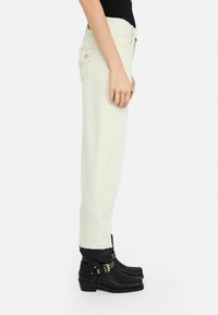 LIU JO CARROT - Mom jeans - off white