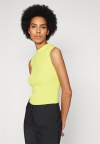 BOSS FESKIES - Top - medium yellow