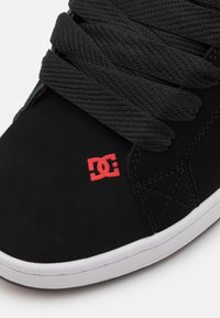 DC Shoes COURT GRAFFIK UNISEX - Sapatilhas - black/red