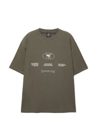 T-shirt in cotone verde oliva con maniche corte, vestibilità rilassata, caratterizzato da una stampa grafica bianca e testo in varie posizioni.