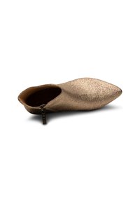 Zapato de punta en un material de purpurina color oro rosado, con un exterior suave, cremallera interna y una silueta estilizada.