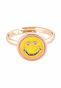 Goldfarbener Ring mit einem runden, gelben Smiley-Gesicht mit herzförmigen Augen, umrandet von rosa Akzenten. Glatte Emaille-Oberfläche.