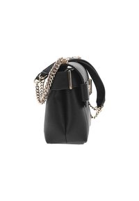 Borsa a mano in pelle nera con design strutturato, catena dorata e tracolla in pelle, dotata di chiusura con gancio e lati slanciati.