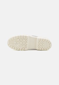 Converse CHUCK TAYLOR ALL STAR LUGGED HEEL PLATFORM WATERPROOF - Zapatillas altas - black/egret