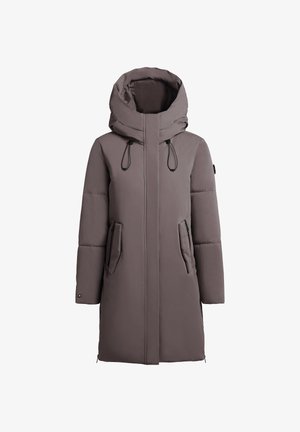 Manteau long rembourré dans un brun discret, doté d'une grande capuche, d'une fermeture éclair dissimulée, de deux poches latérales et de détails à cordon de serrage sur la capuche.