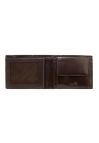 Portefeuille en cuir marron avec une texture lisse, comportant une fenêtre transparente pour une pièce d'identité et un emplacement supplémentaire pour une carte, avec un détail de logo embossé.