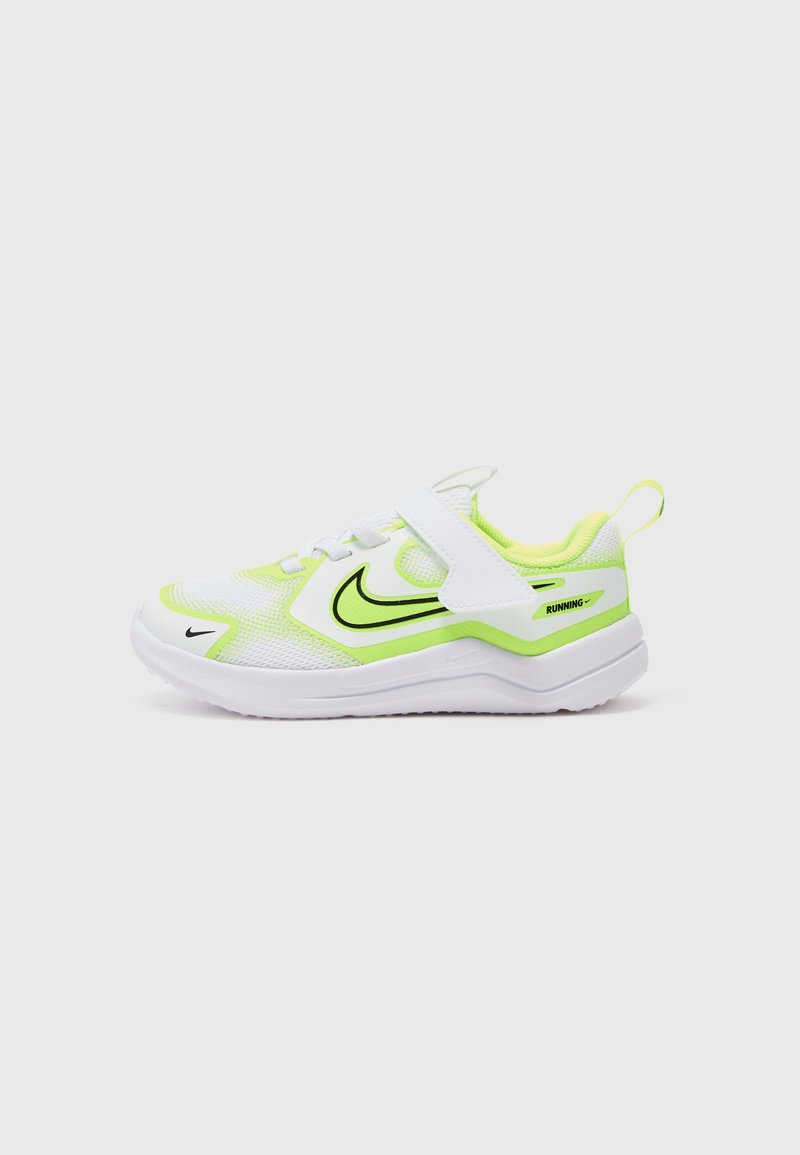 Sapatilha atlética branca e verde néon com parte superior em malha, sola de borracha e correia ajustável. Apresenta o logótipo da Nike em preto e detalhe 'RUNNING'.