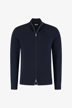 Marine blauwe zip-up trui met een staande kraag, lange mouwen, ribgebreide manchetten en zoom. Gemaakt van een zachte, gemêleerde stof. Zilveren ritsdetails.