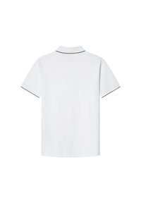 Polo shirt bianco con maniche corte, caratterizzato da una sottile rifinitura marrone lungo il colletto e i bordi delle maniche; texture del tessuto liscia, design classico.