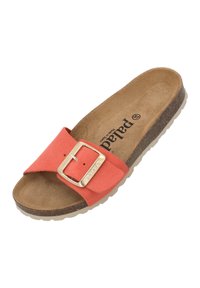 Infradito in suede corallo con una fascia ampia caratterizzata da una fibbia dorata, una soletta imbottita e una suola leggera e texturizzata.