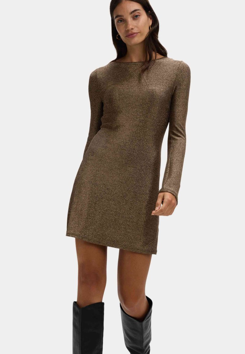 Bronzefarbenes Langarmkleid mit taillierter Silhouette. Hergestellt aus strukturiertem, metallischem Stoff, mit rundem Ausschnitt und einer Länge bis zur Mitte des Oberschenkels.