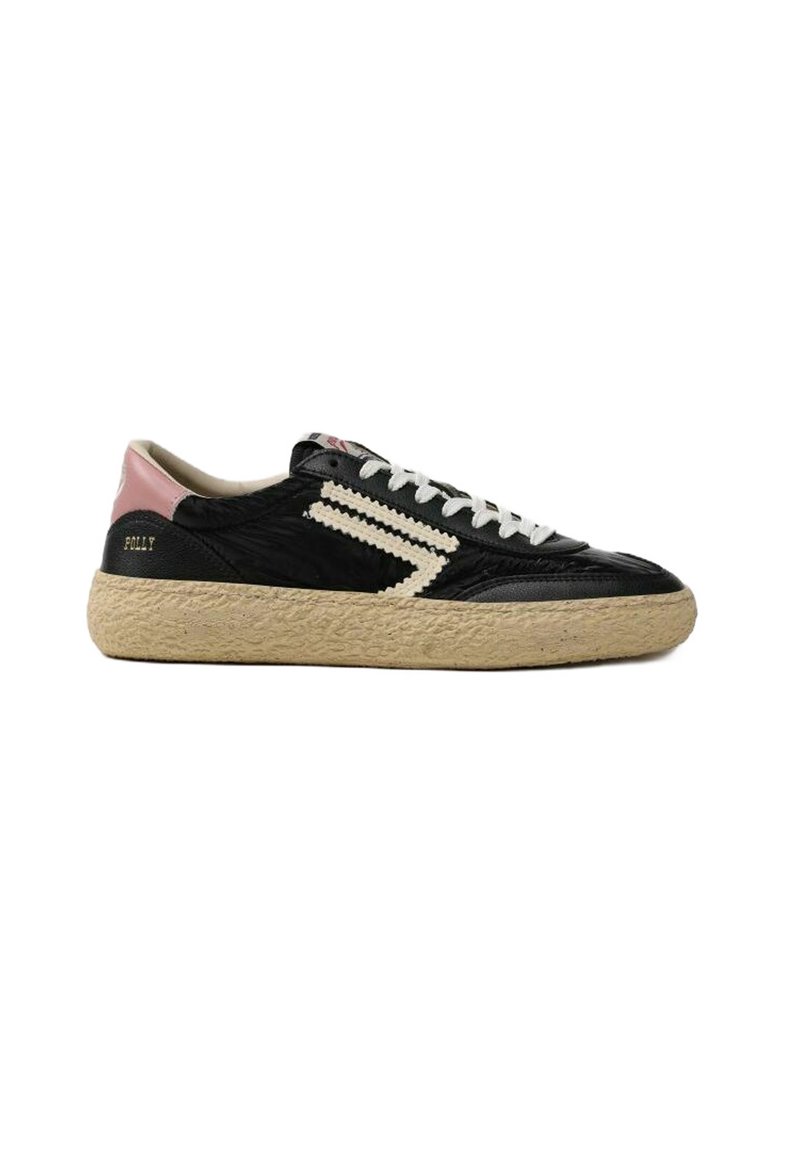 Sneaker in pelle nera con design testurizzato, dettagli a zigzag color crema, accentuazione del tallone rosa e suola in gomma di colore naturale. Chiusura con lacci.
