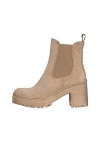 Stivaletto alla caviglia in suede tan con tacco a blocco spesso, pannelli elastici ai lati e punta arrotondata. Presenta una suola in gomma texturizzata per una buona aderenza.