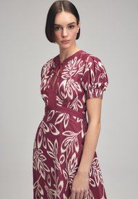adL V NECK - Vapaa-ajan mekko - printed damson