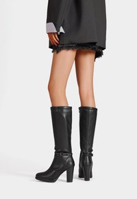 Queen Helena Stivali con plateau - nero